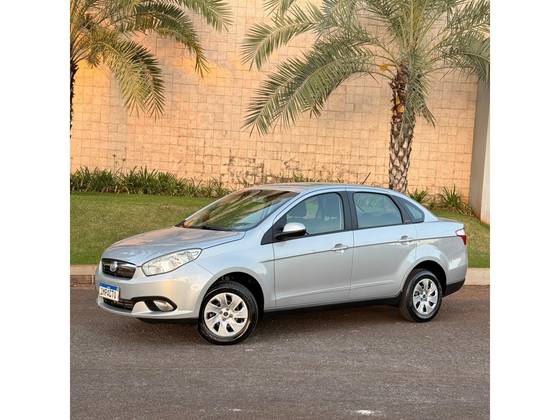 FIAT GRAND SIENA 1.4 MPI ATTRACTIVE 8V FLEX 4P MANUAL FIAT GRAND SIENA 1.4 MPI ATTRACTIVE 8V FLEX 4P MANUAL